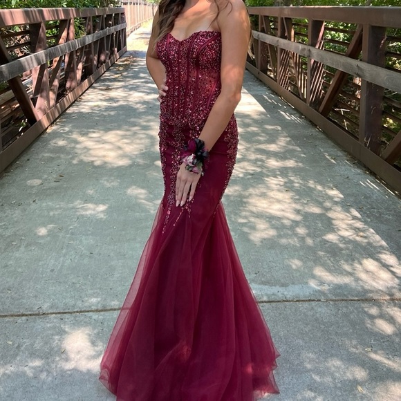 Jovani dress, altered slightly. Hemmed. Fit 5’2” with 3 inch heels. - Picture 6 of 6